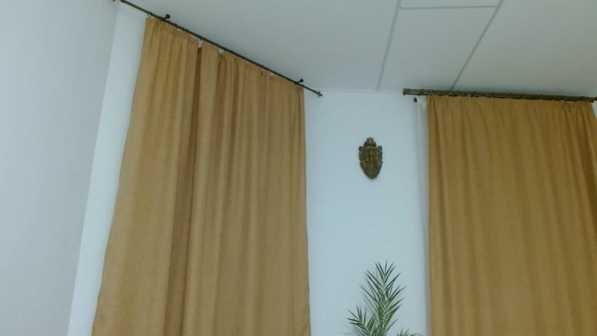 Gallery image thumbnail from UGLYGIRL_'s myfreecams stream on, 09/25/2023, 19:08 image 12 of 20
