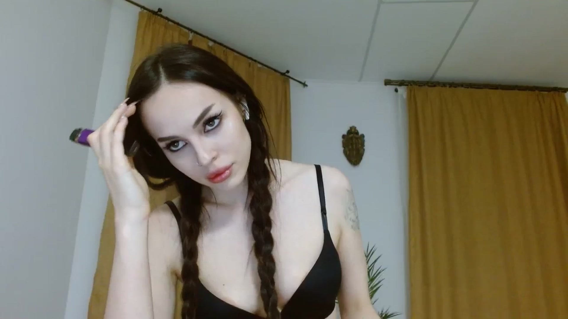 Gallery image thumbnail from UGLYGIRL_'s myfreecams stream on, 09/25/2023, 19:08 image 10 of 20