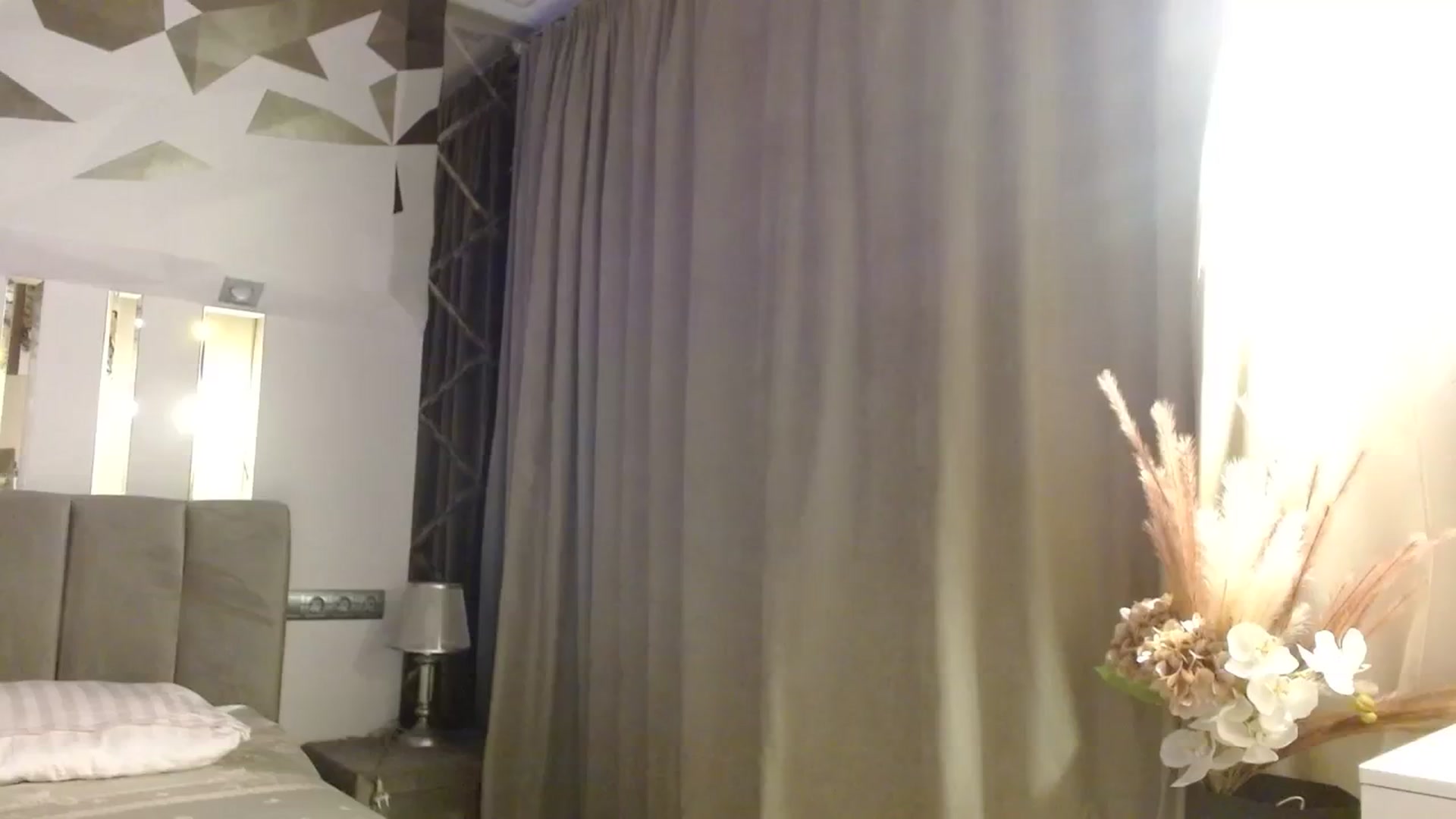 Gallery image thumbnail from UGLYGIRL_'s myfreecams stream on, 12/02/2023, 17:19 image 1 of 20