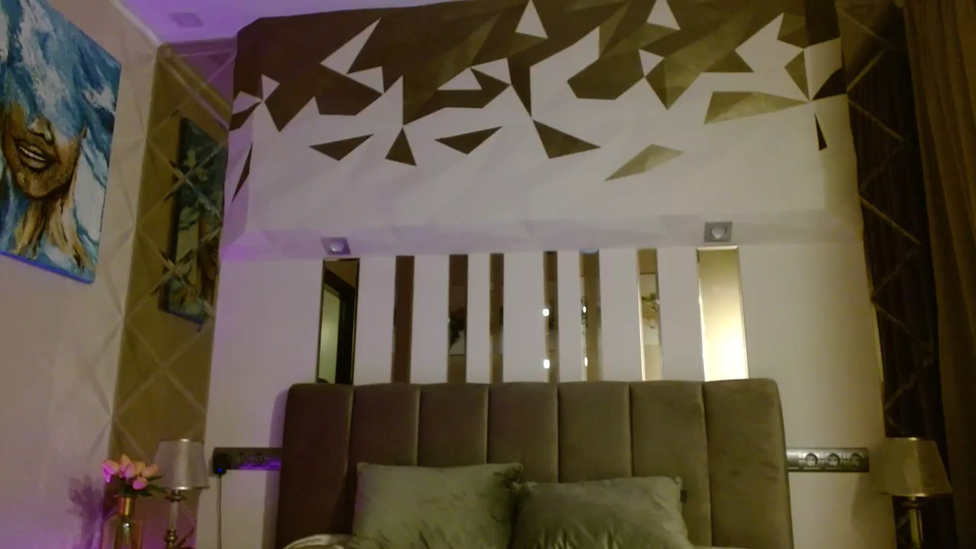 Gallery image thumbnail from UGLYGIRL_'s myfreecams stream on, 12/05/2023, 22:19 image 4 of 20