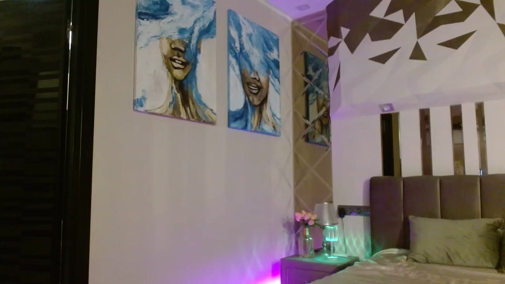 Gallery image thumbnail from UGLYGIRL_'s myfreecams stream on, 12/05/2023, 22:19 image 1 of 20