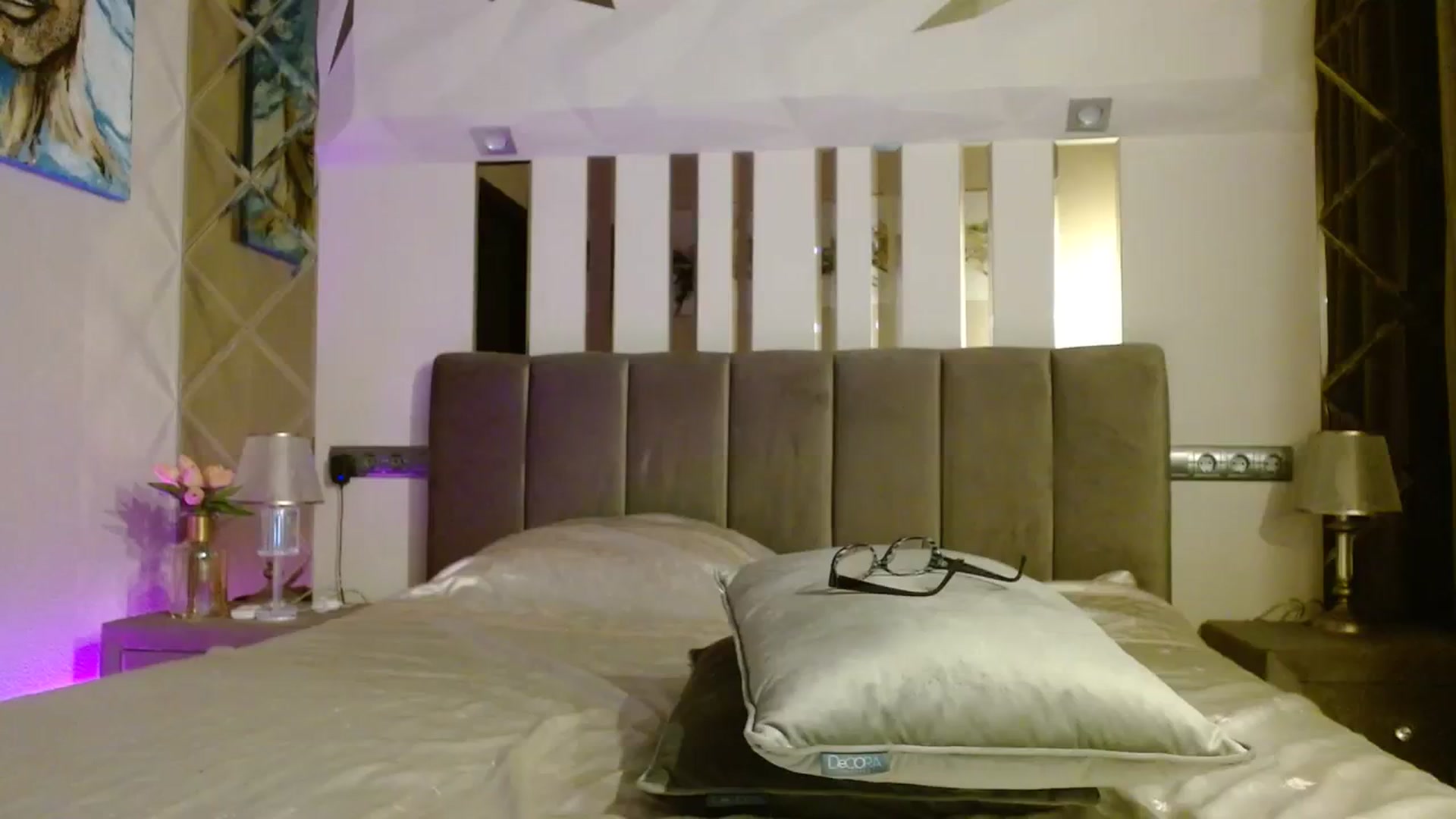 Gallery image thumbnail from UGLYGIRL_'s myfreecams stream on, 12/15/2023, 21:31 image 16 of 20