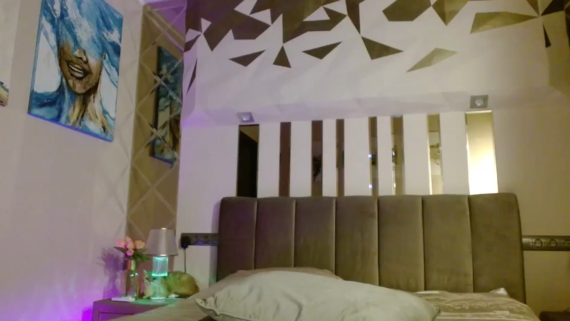 Gallery image thumbnail from UGLYGIRL_'s myfreecams stream on, 12/16/2023, 20:17 image 15 of 20