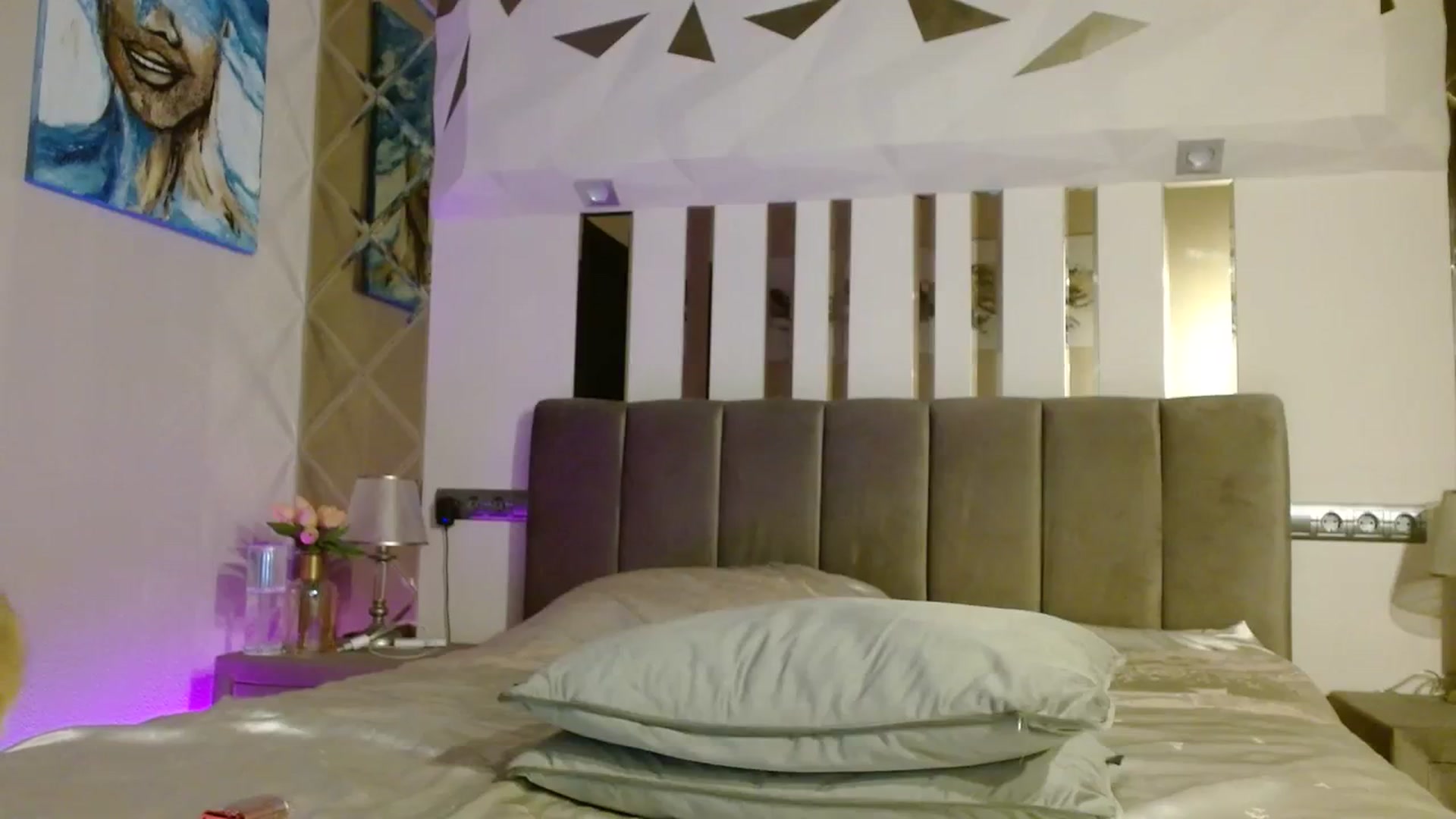 Gallery image thumbnail from UGLYGIRL_'s myfreecams stream on, 12/20/2023, 20:26 image 16 of 20
