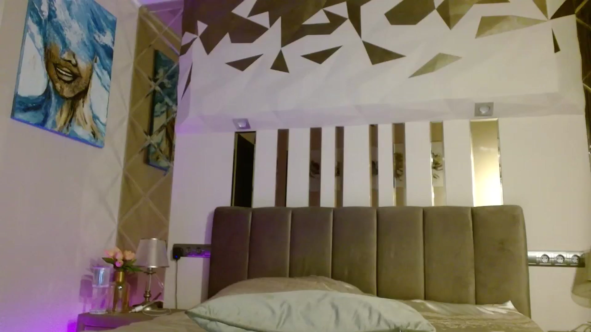 Gallery image thumbnail from UGLYGIRL_'s myfreecams stream on, 12/21/2023, 24:34 image 3 of 20