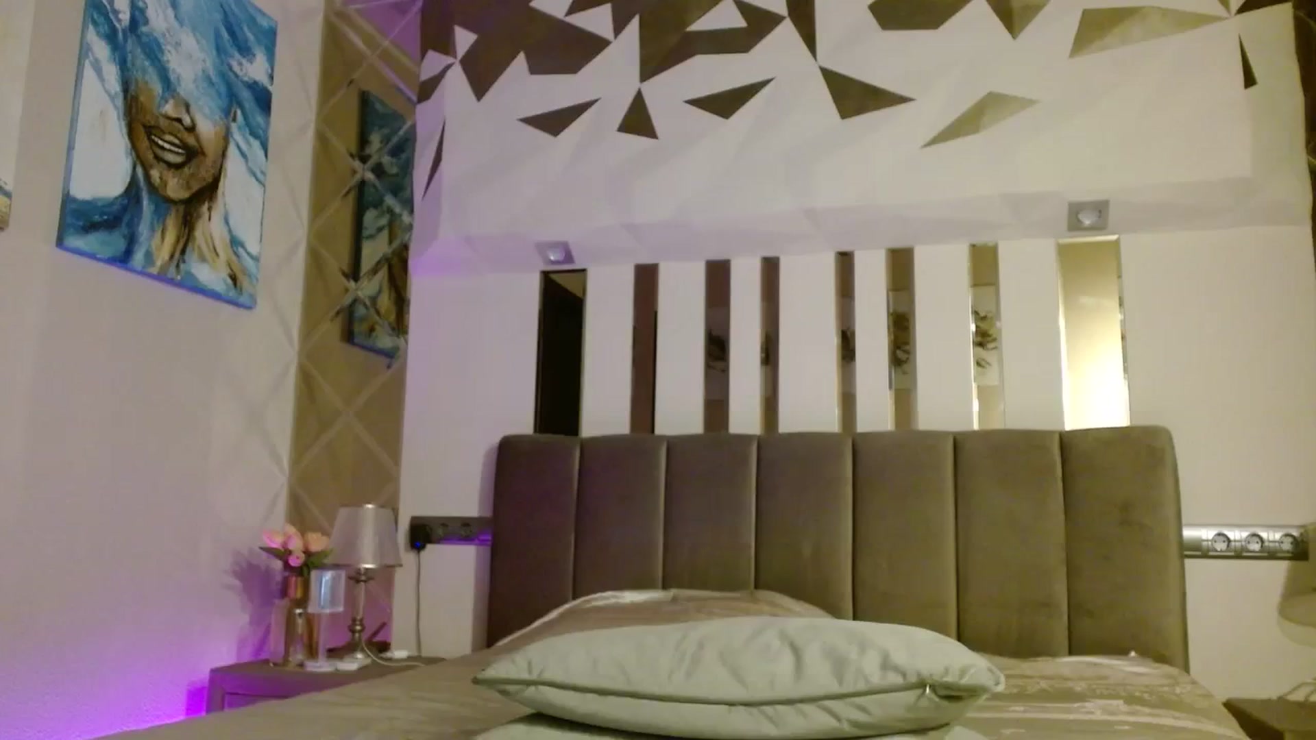 Gallery image thumbnail from UGLYGIRL_'s myfreecams stream on, 12/22/2023, 19:28 image 16 of 20