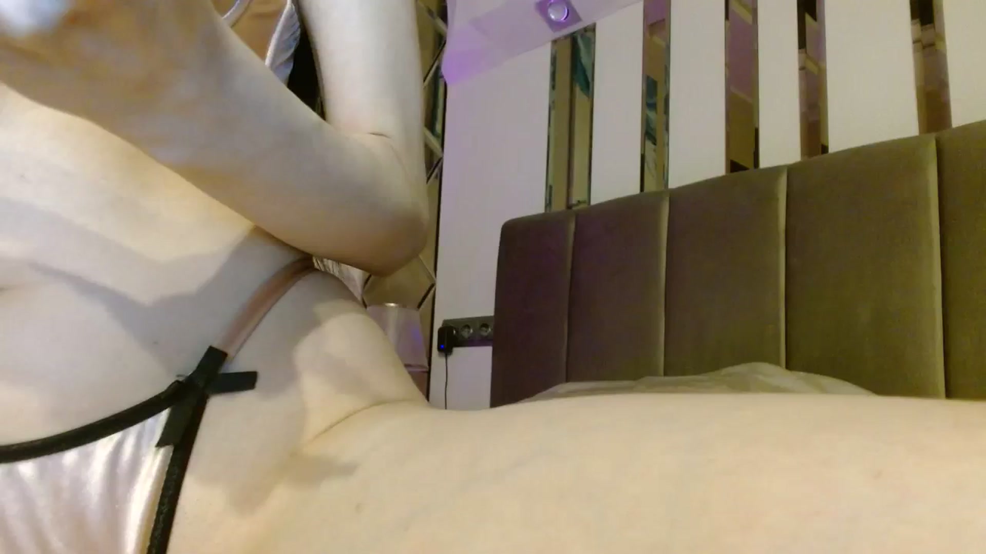 Gallery image thumbnail from UGLYGIRL_'s myfreecams stream on, 12/22/2023, 20:37 image 8 of 20