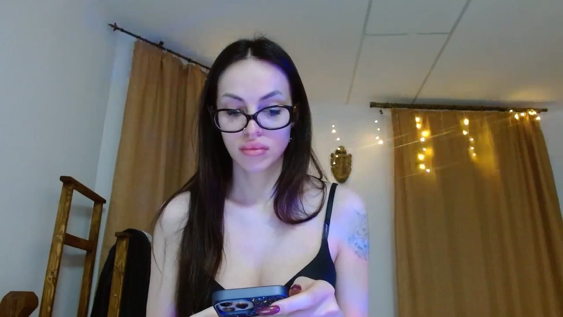 Gallery image thumbnail from UGLYGIRL_'s myfreecams stream on, 01/10/2024, 18:41 image 8 of 20