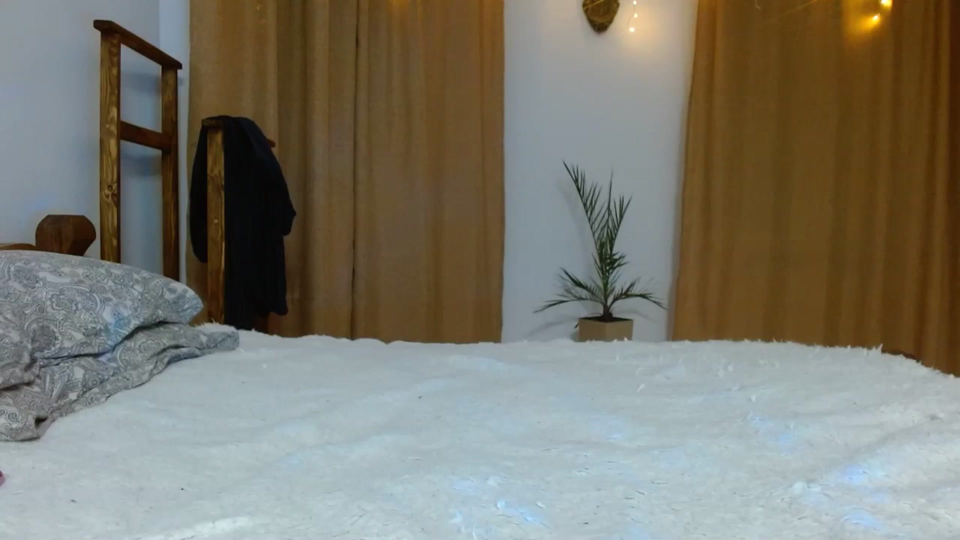 Gallery image thumbnail from UGLYGIRL_'s myfreecams stream on, 01/10/2024, 22:45 image 4 of 20