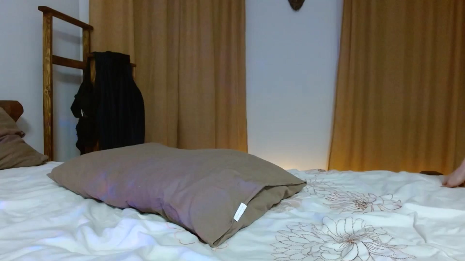 Gallery image thumbnail from UGLYGIRL_'s myfreecams stream on, 02/04/2024, 20:04 image 1 of 20