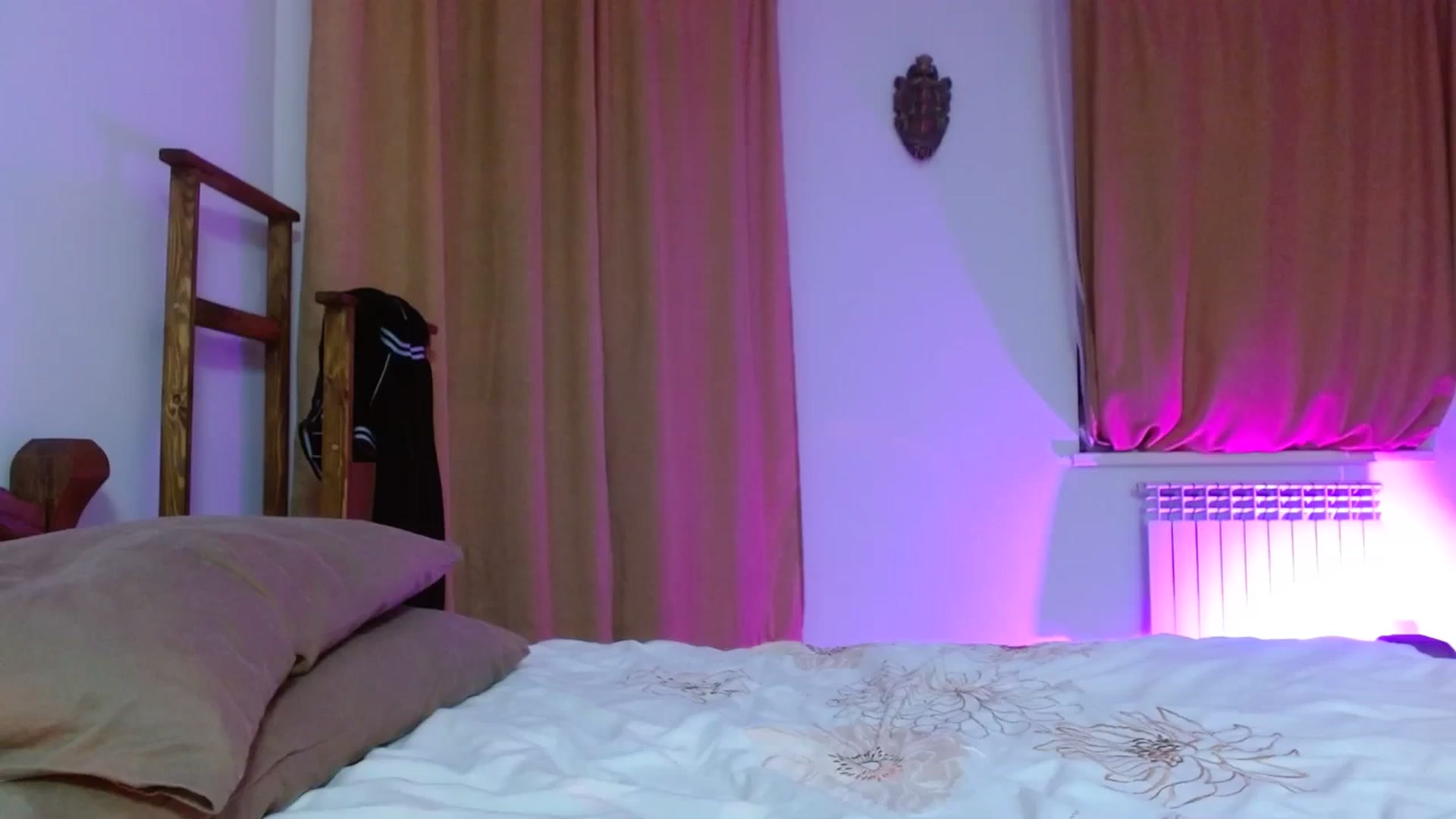 Gallery image thumbnail from UGLYGIRL_'s myfreecams stream on, 02/28/2024, 23:35 image 1 of 20