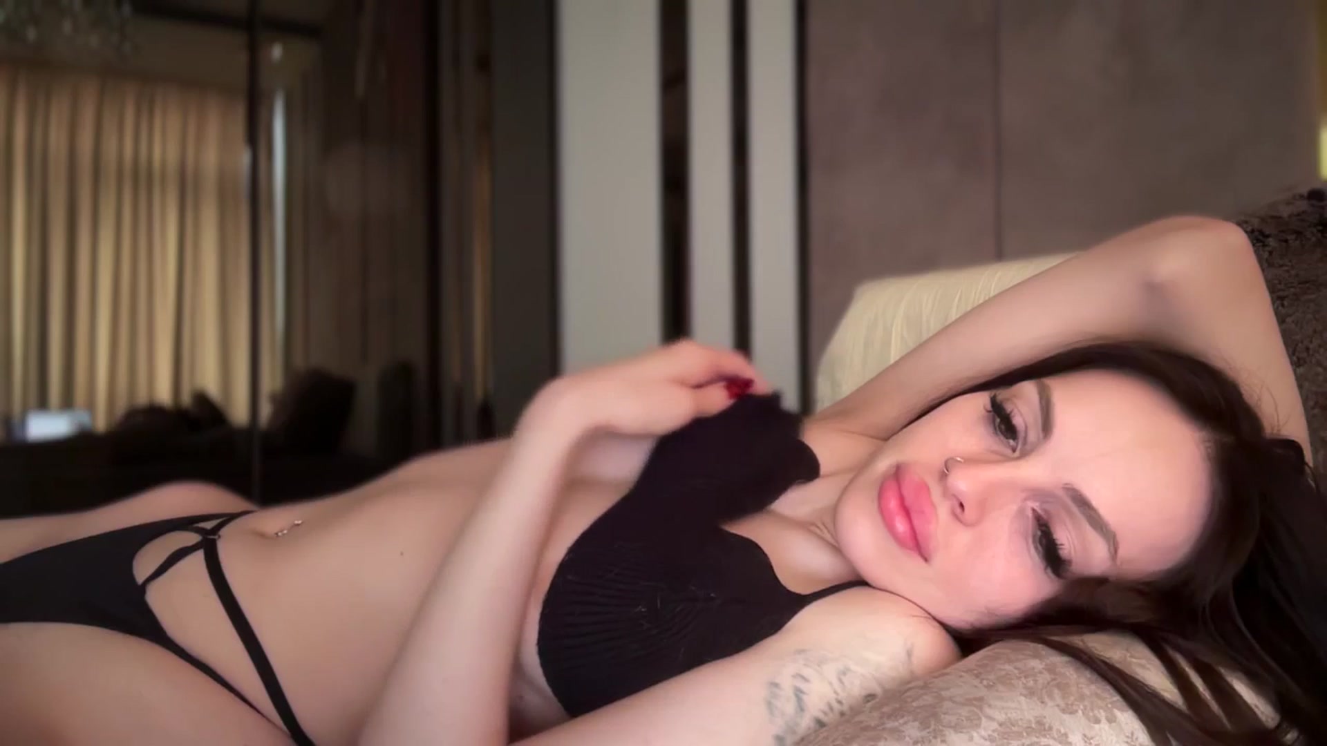 Gallery image thumbnail from UGLYGIRL_'s myfreecams stream on, 06/25/2024, 03:51 image 13 of 20