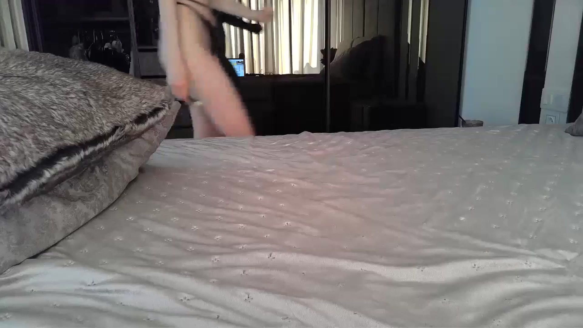 Gallery image thumbnail from UGLYGIRL_'s myfreecams stream on, 06/27/2024, 07:53 image 15 of 20