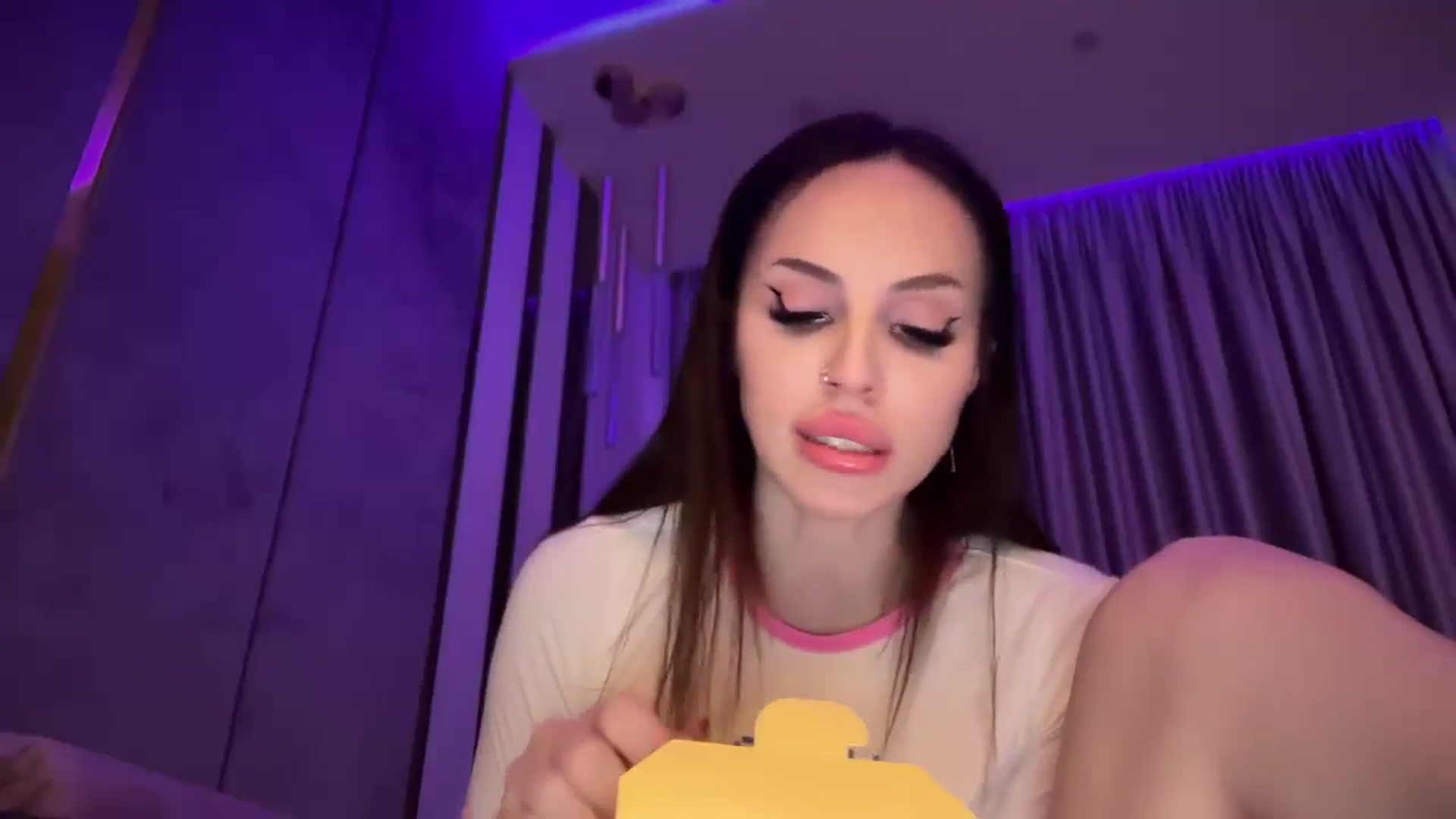 Gallery image thumbnail from UGLYGIRL_'s myfreecams stream on, 07/08/2024, 02:39 image 3 of 20