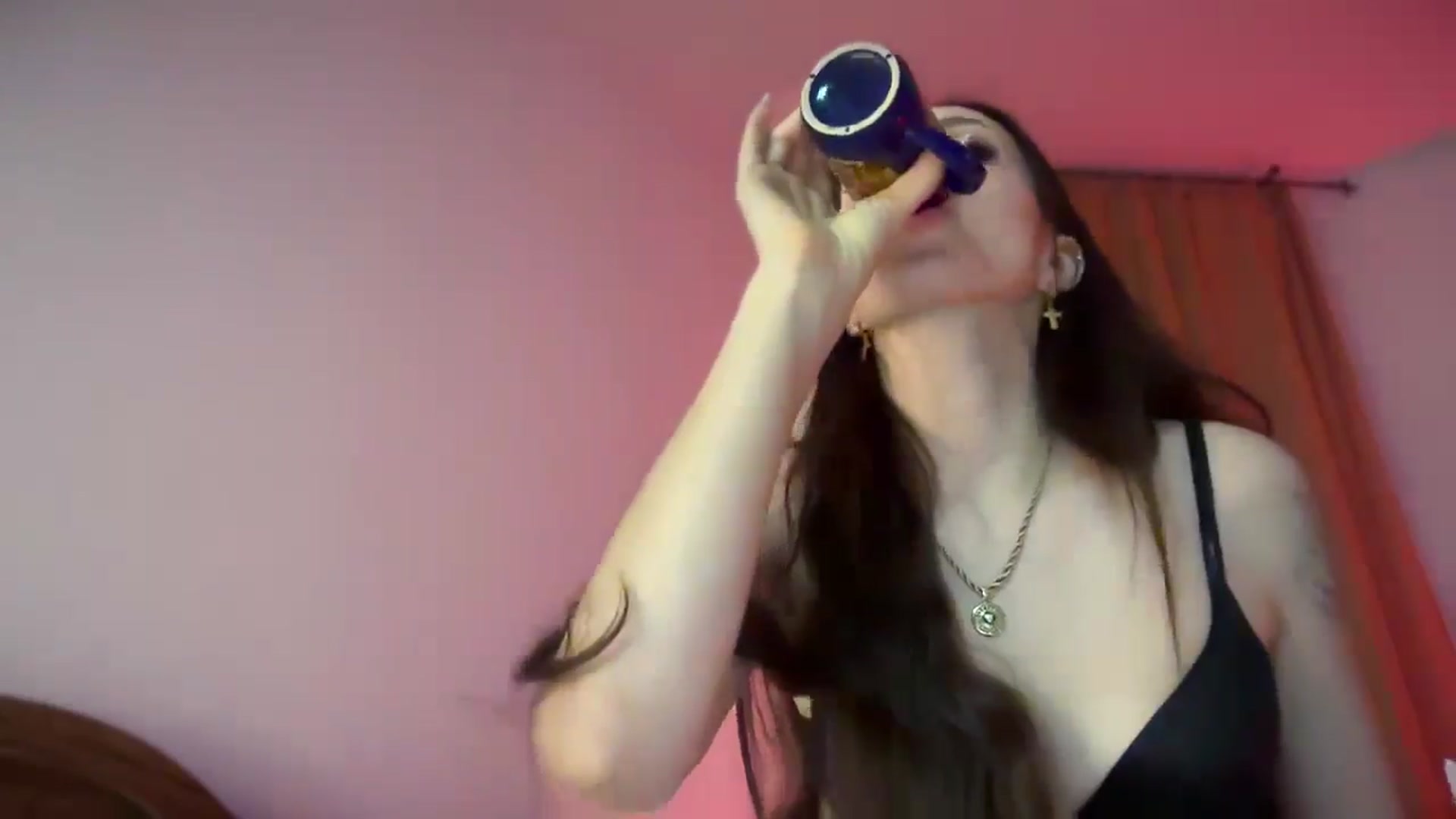Gallery image thumbnail from UGLYGIRL_'s myfreecams stream on, 08/18/2024, 21:17 image 10 of 20
