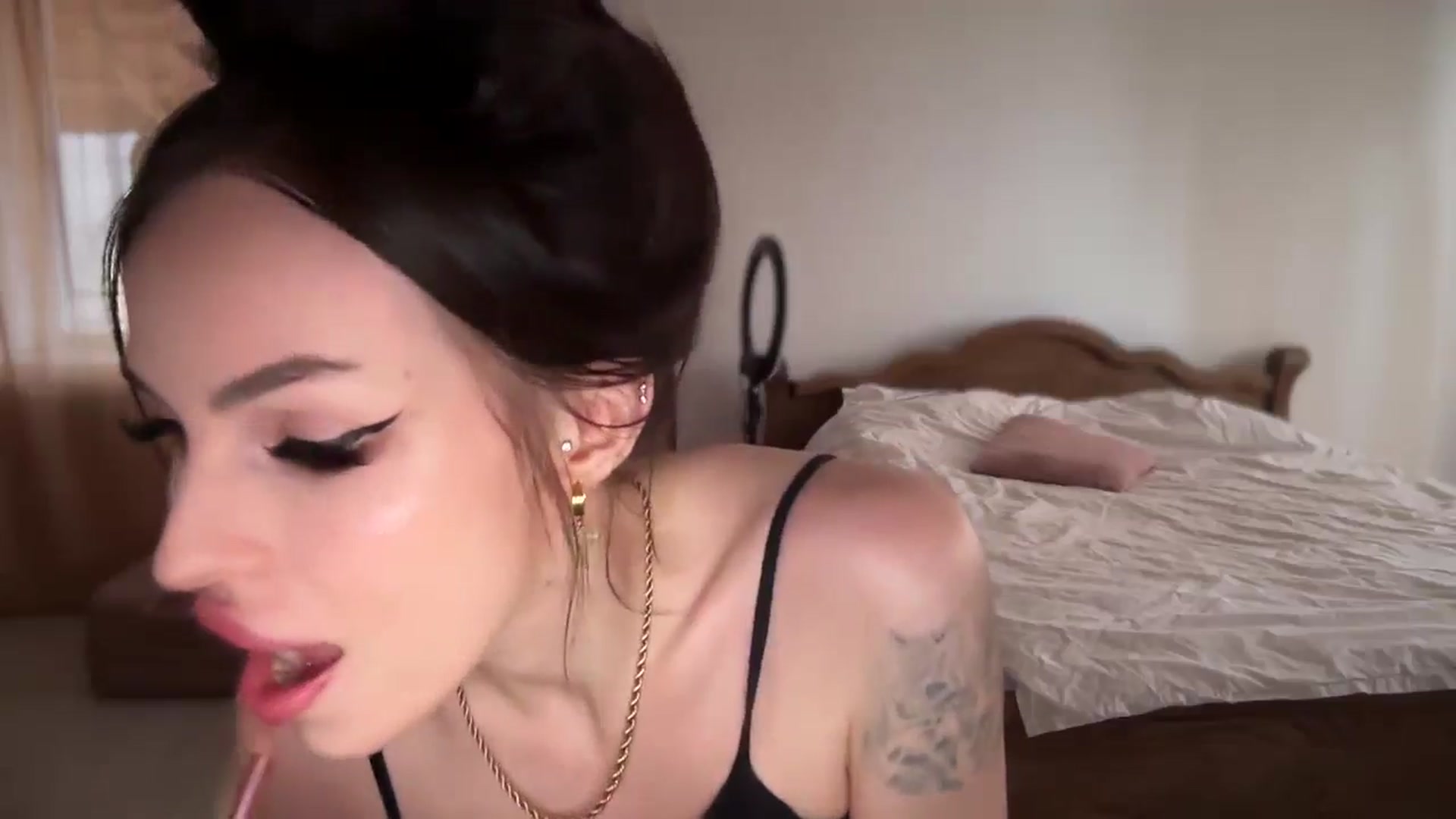 Gallery image thumbnail from UGLYGIRL_'s myfreecams stream on, 08/25/2024, 15:46 image 12 of 20