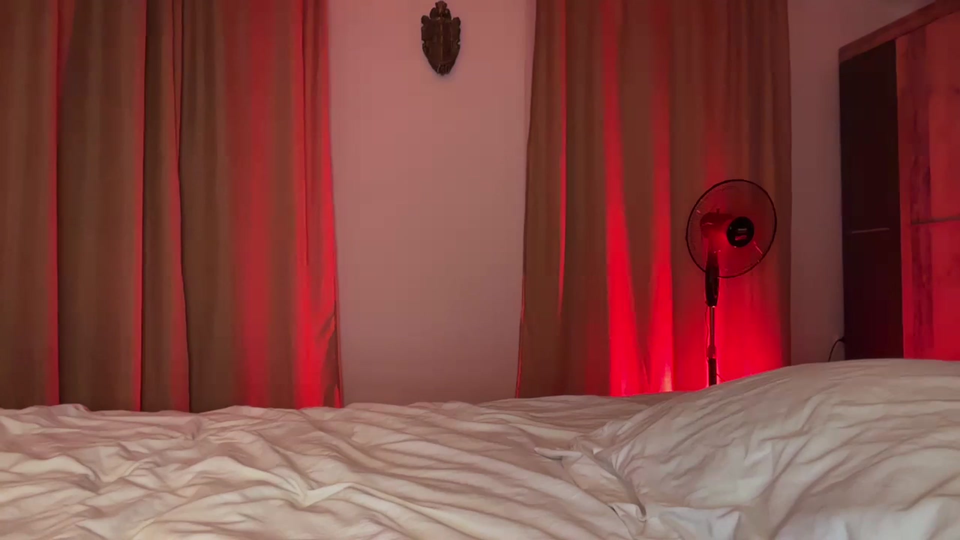 Gallery image thumbnail from UGLYGIRL_'s myfreecams stream on, 08/27/2024, 02:51 image 12 of 20