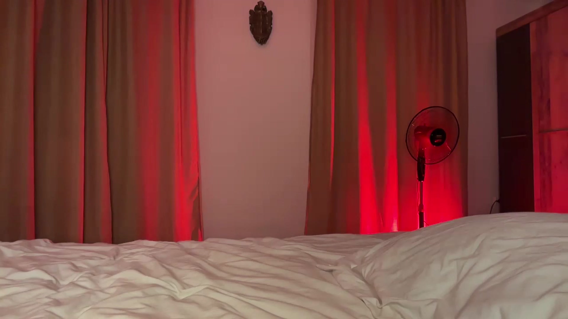 Gallery image thumbnail from UGLYGIRL_'s myfreecams stream on, 08/27/2024, 02:51 image 17 of 20
