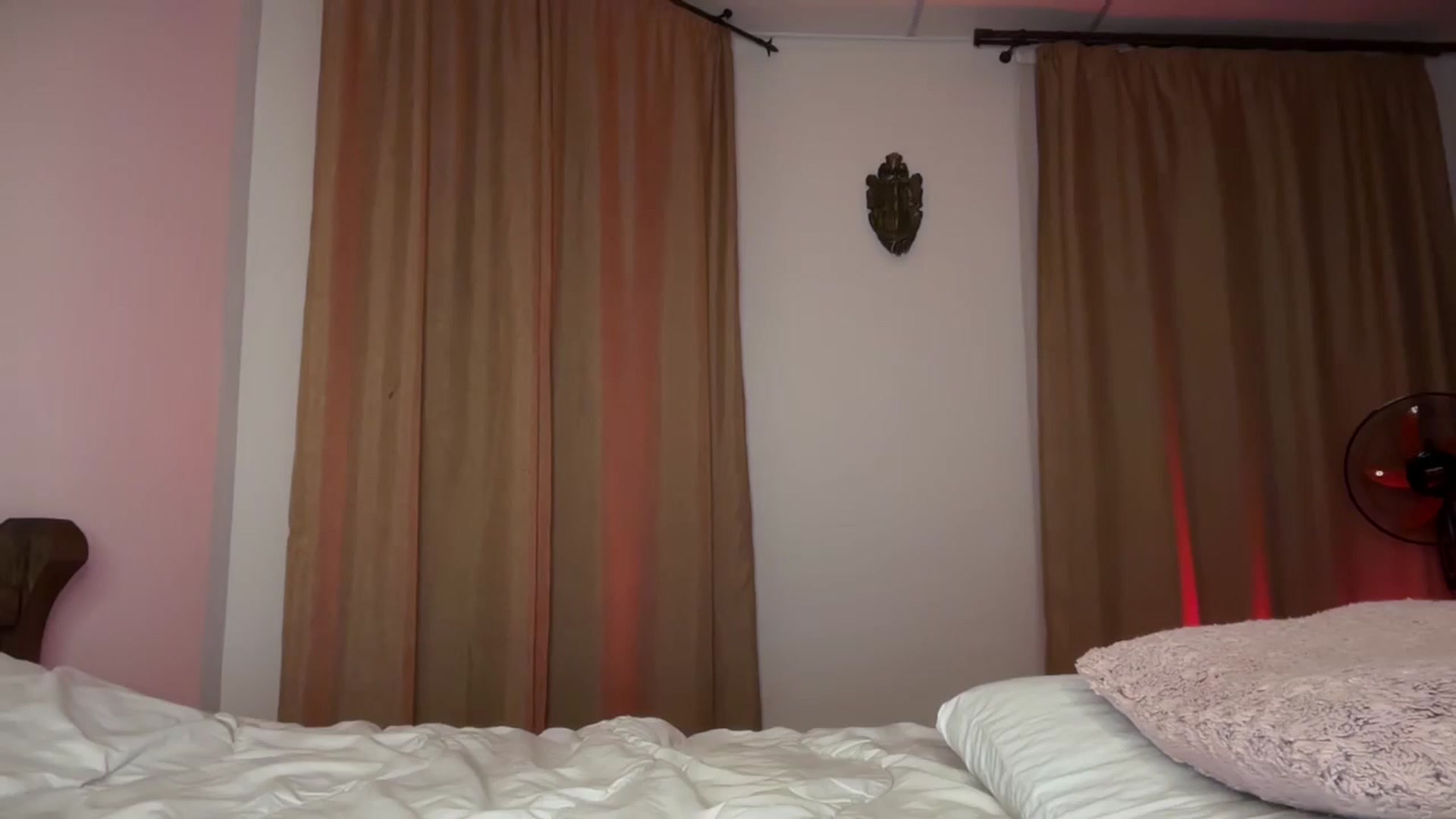 Gallery image thumbnail from UGLYGIRL_'s myfreecams stream on, 09/04/2024, 19:15 image 16 of 20