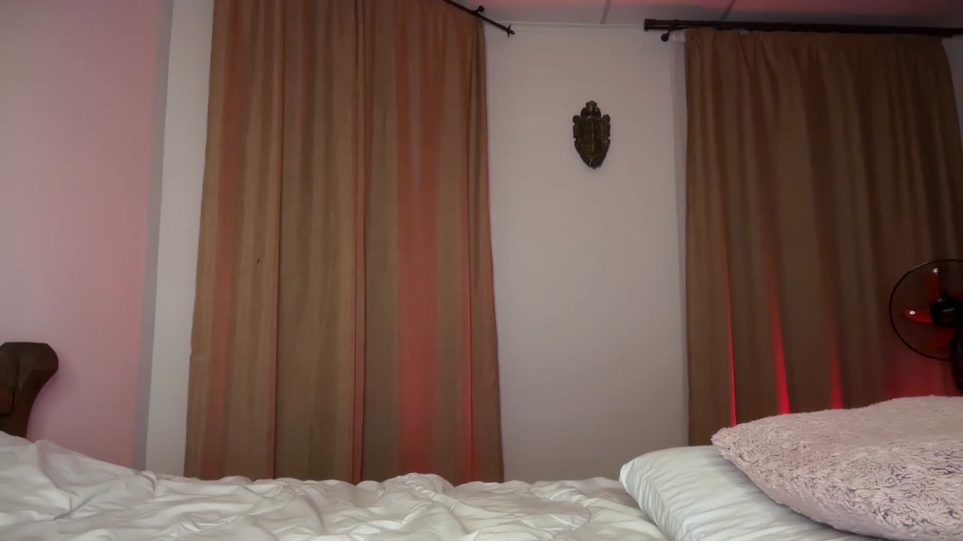 Gallery image thumbnail from UGLYGIRL_'s myfreecams stream on, 09/04/2024, 19:15 image 15 of 20