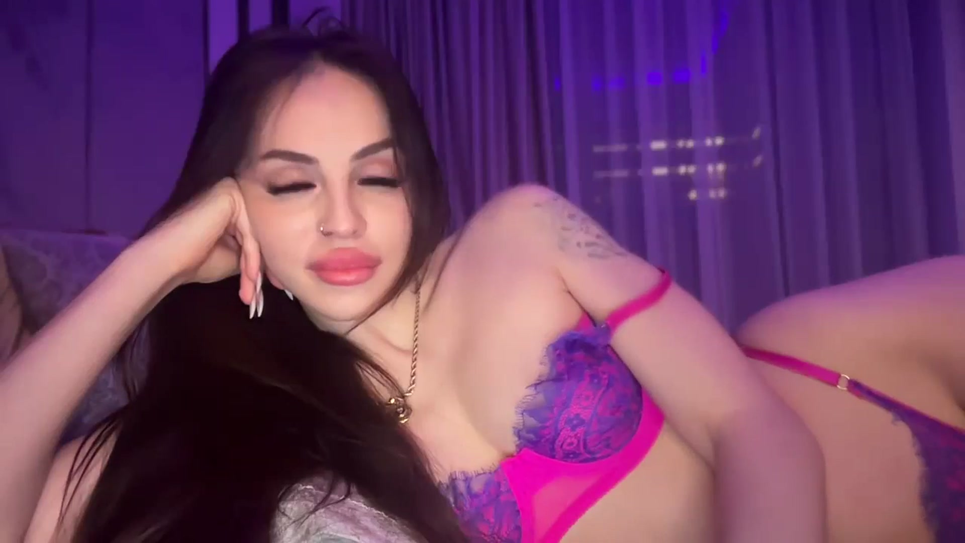 Gallery image thumbnail from UGLYGIRL_'s myfreecams stream on, 09/27/2024, 22:36 image 10 of 20