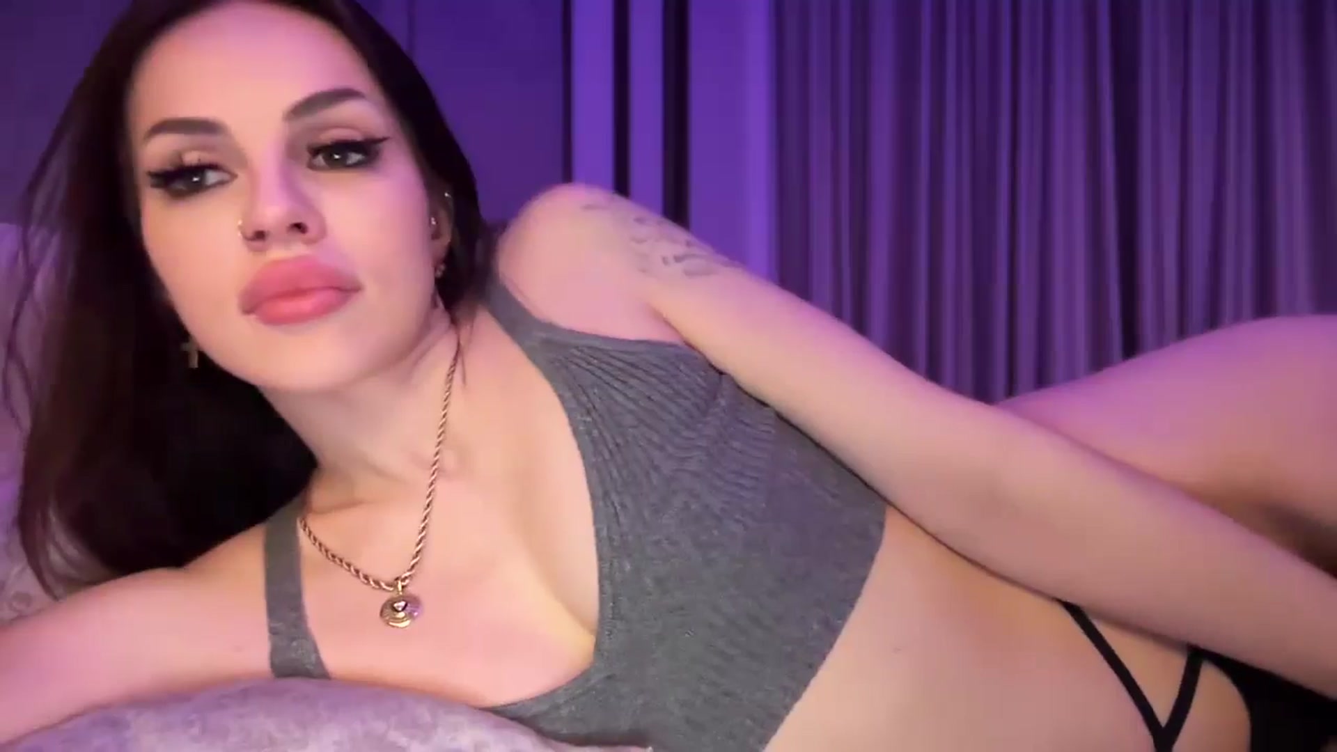 Gallery image thumbnail from UGLYGIRL_'s myfreecams stream on, 10/12/2024, 23:22 image 17 of 20