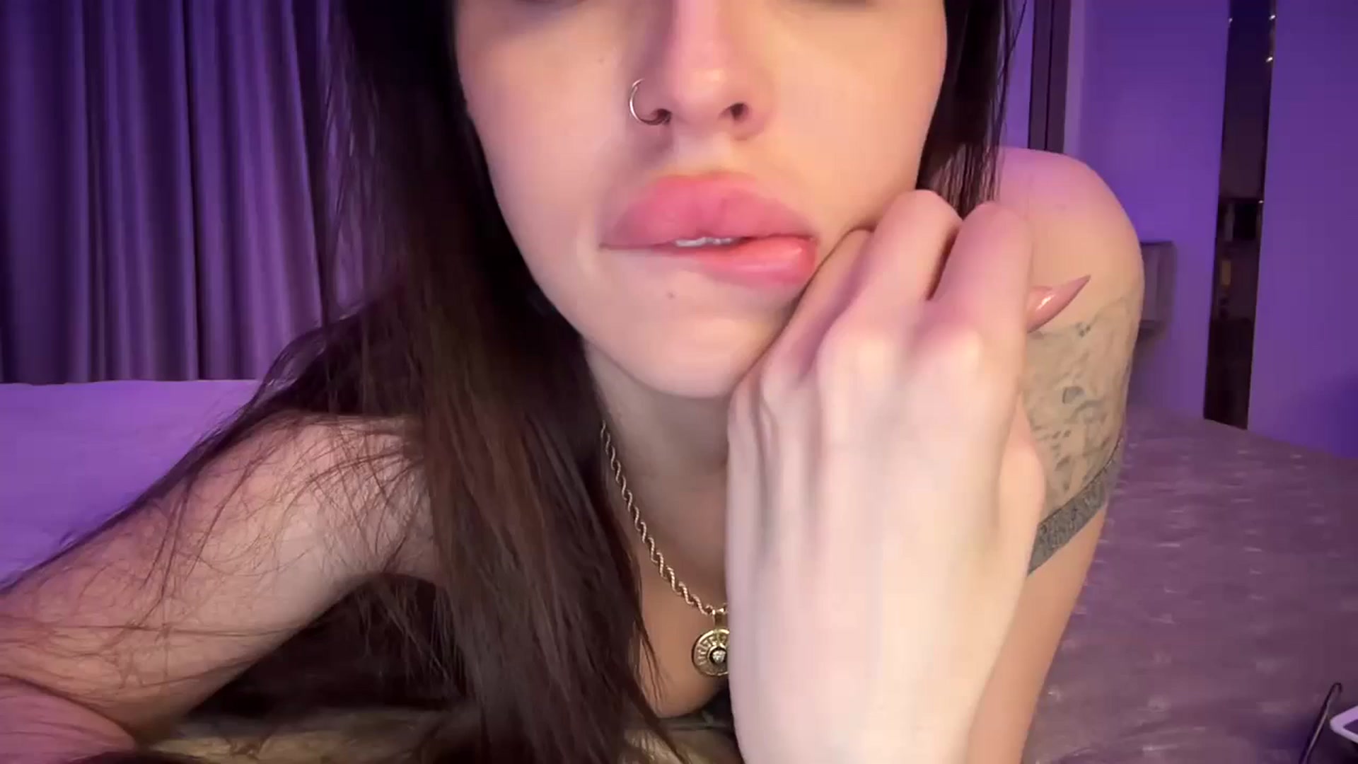 Gallery image thumbnail from UGLYGIRL_'s myfreecams stream on, 10/13/2024, 01:20 image 16 of 20