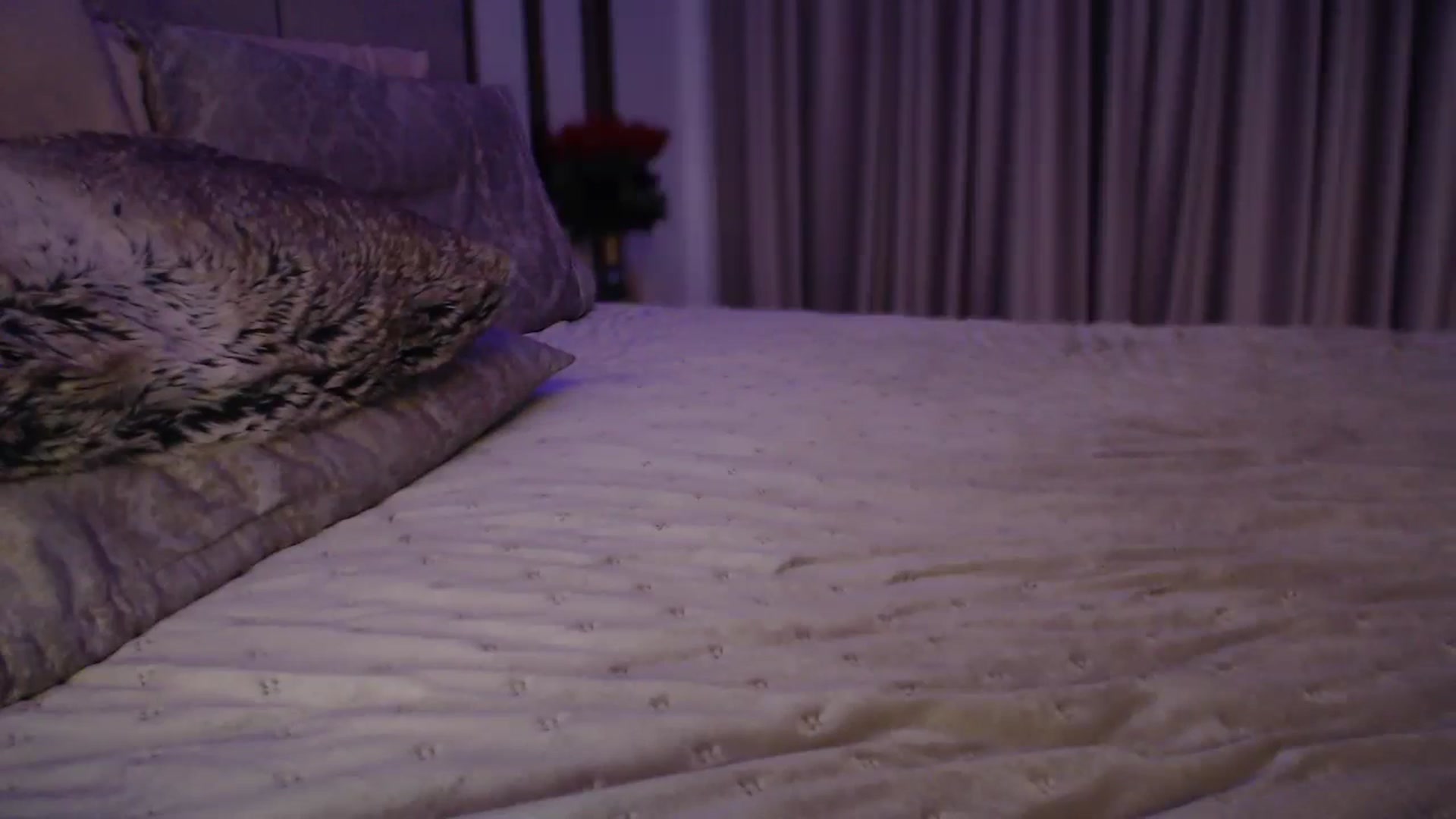 Gallery image thumbnail from UGLYGIRL_'s myfreecams stream on, 10/14/2024, 04:32 image 14 of 20