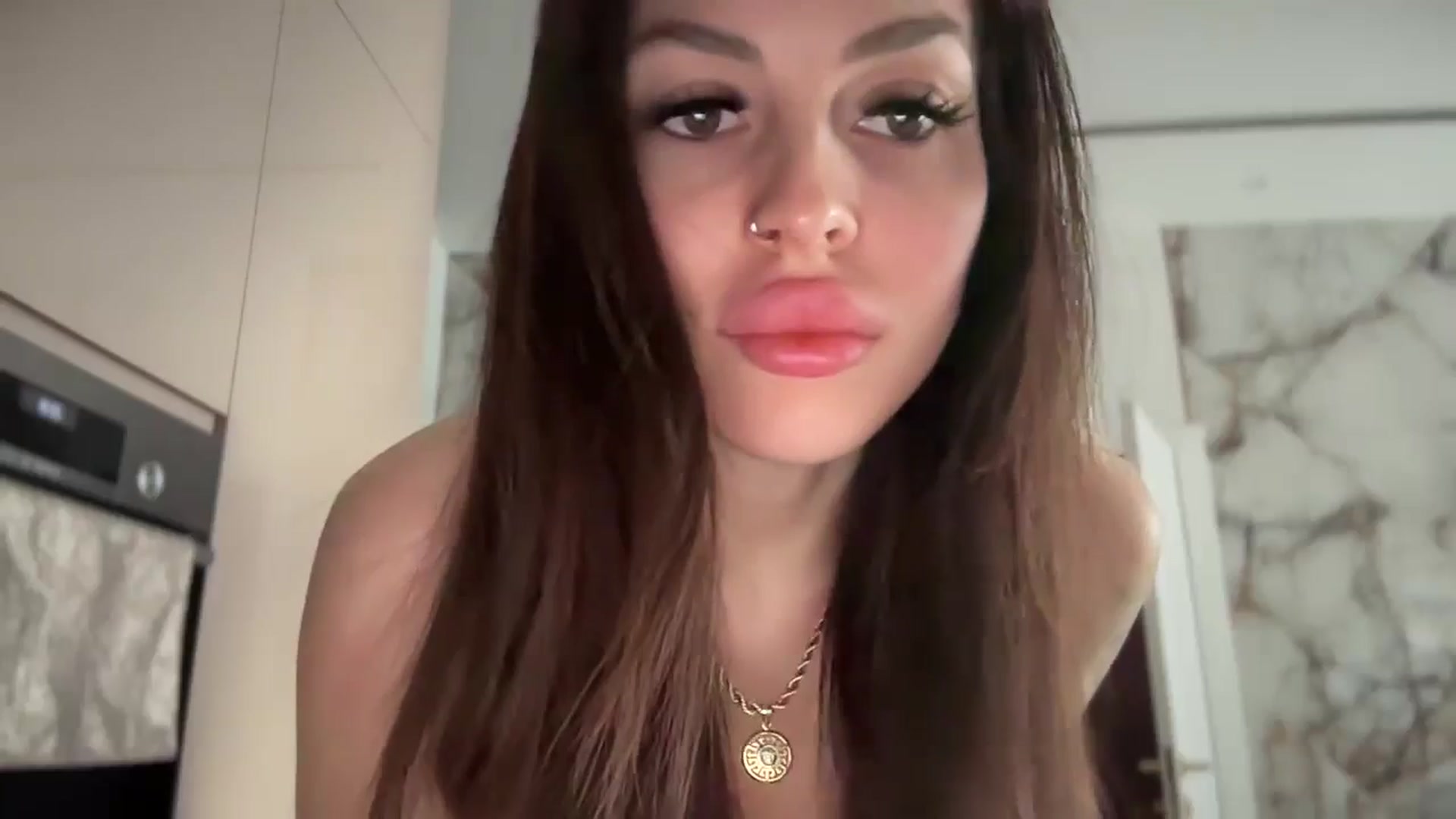 Gallery image thumbnail from UGLYGIRL_'s myfreecams stream on, 10/18/2024, 15:14 image 4 of 20