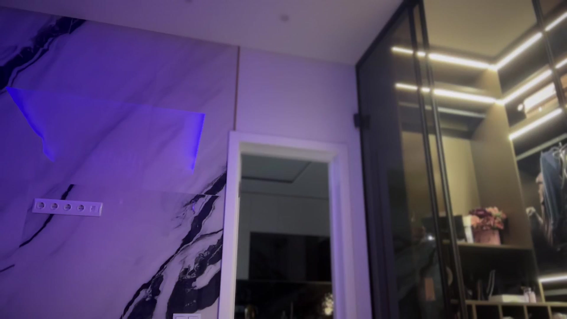 Gallery image thumbnail from UGLYGIRL_'s myfreecams stream on, 10/22/2024, 21:16 image 1 of 20