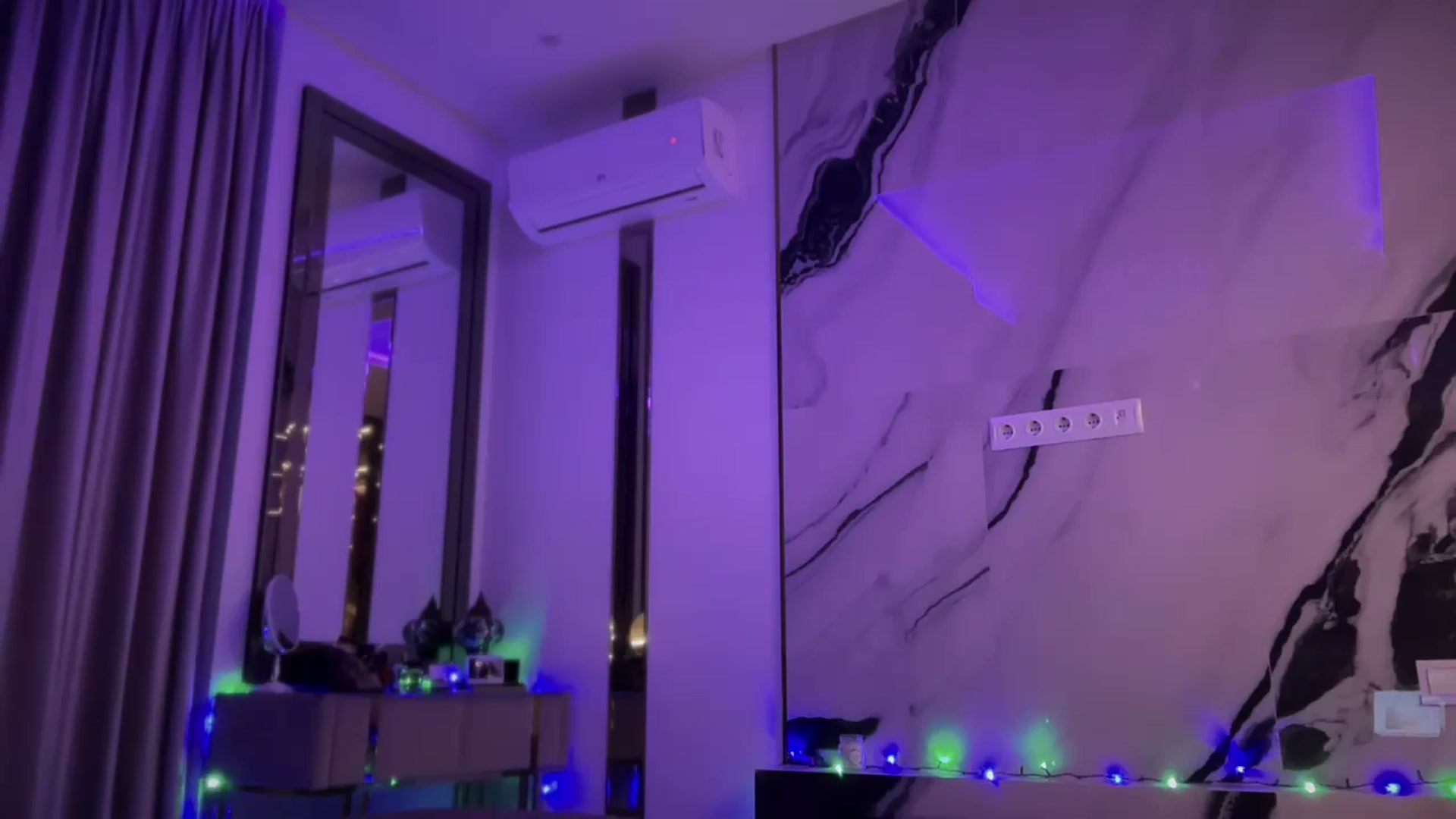 Gallery image thumbnail from UGLYGIRL_'s myfreecams stream on, 10/28/2024, 22:43 image 1 of 20