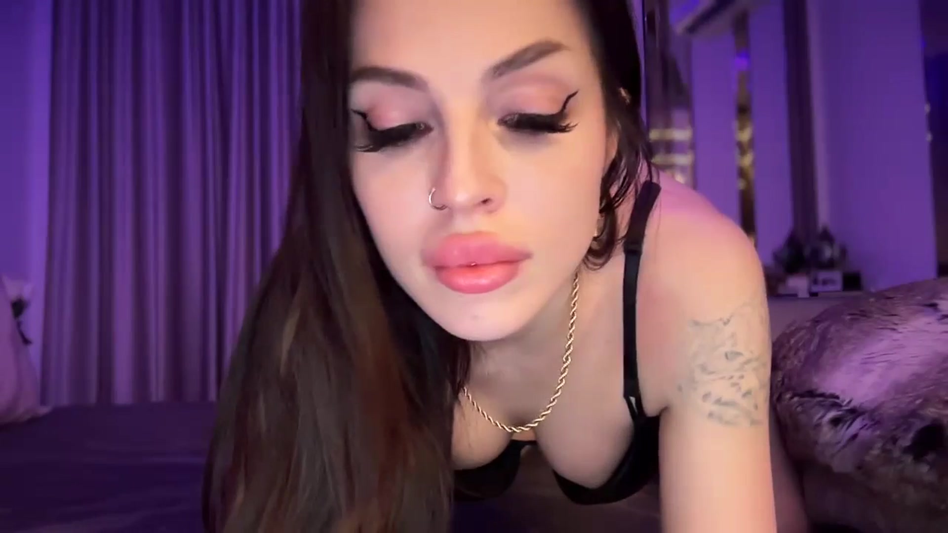 Gallery image thumbnail from UGLYGIRL_'s myfreecams stream on, 11/09/2024, 22:10 image 4 of 20