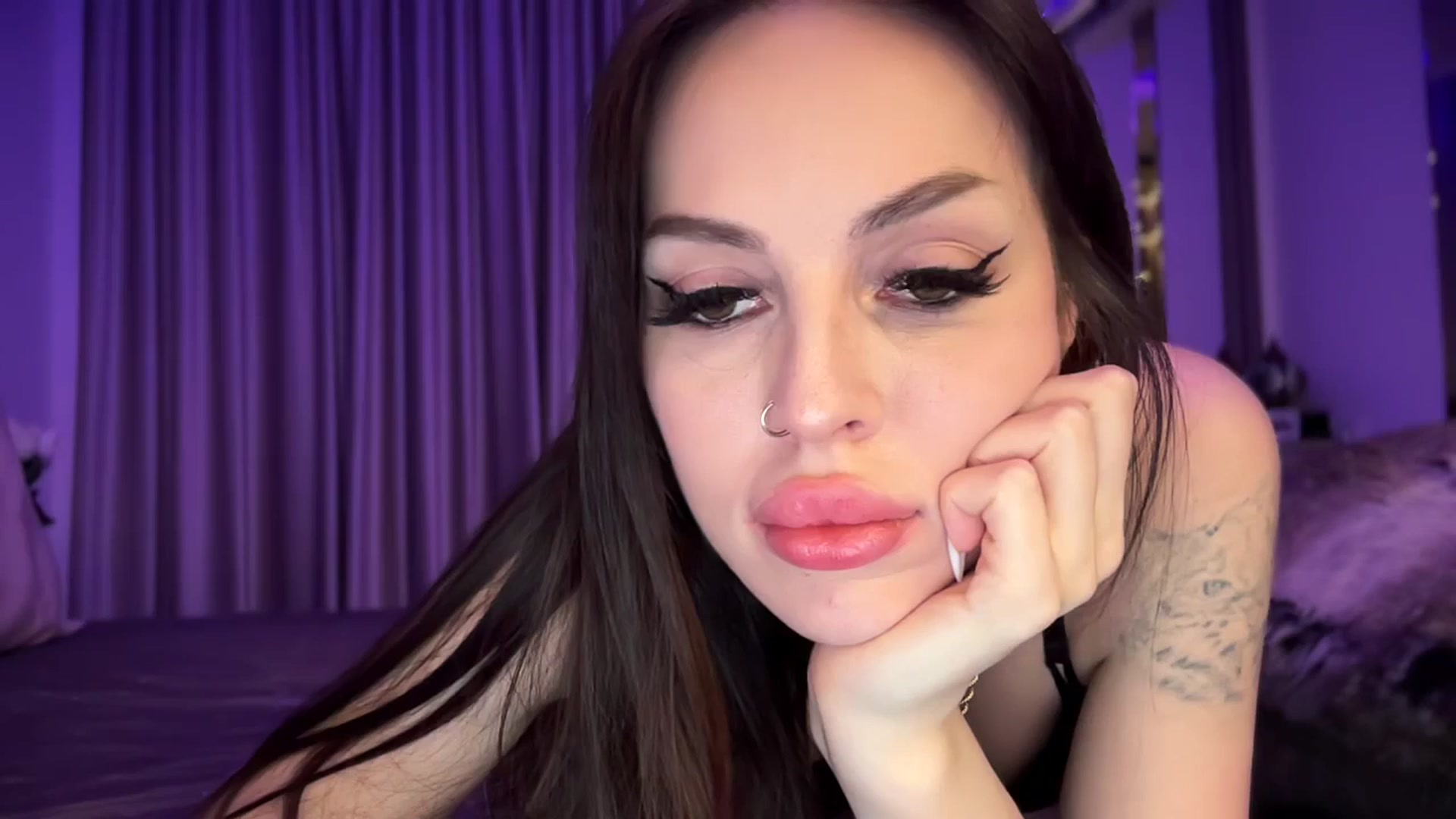 Gallery image thumbnail from UGLYGIRL_'s myfreecams stream on, 11/09/2024, 22:10 image 7 of 20