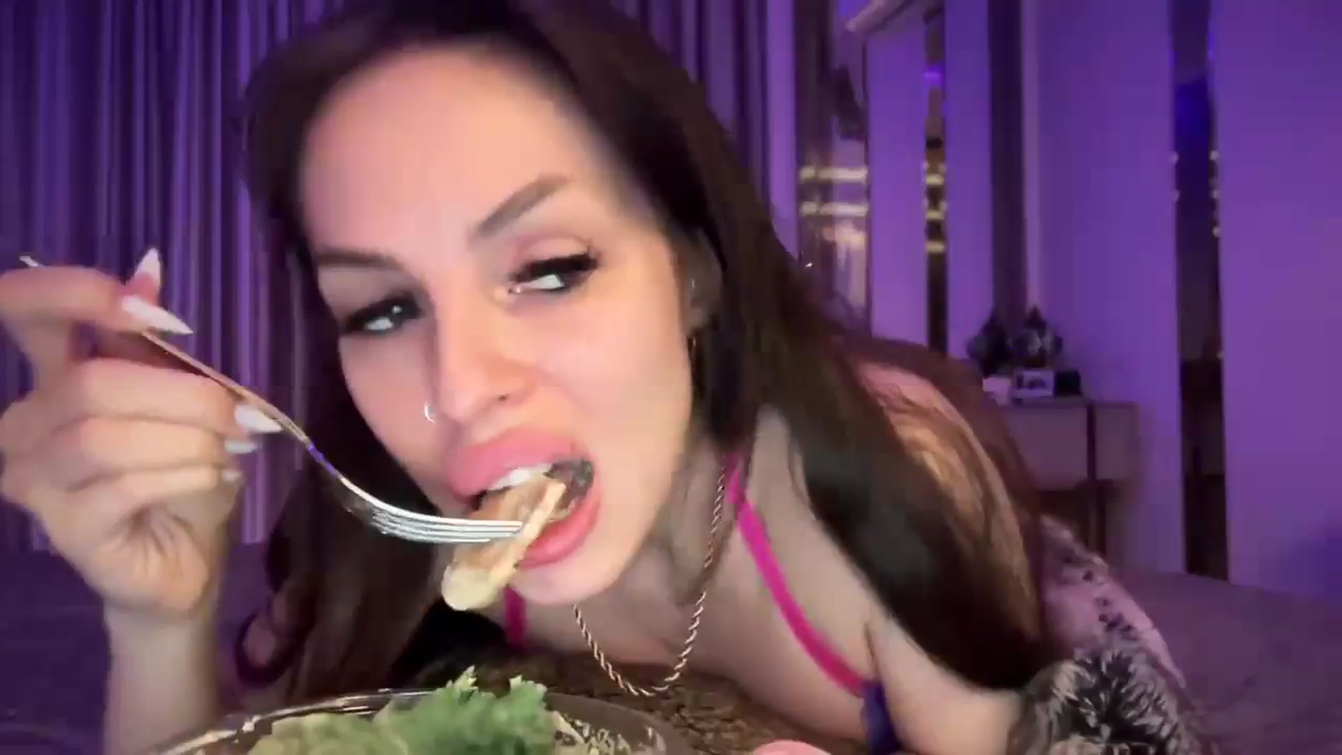 Gallery image thumbnail from UGLYGIRL_'s myfreecams stream on, 11/11/2024, 24:26 image 3 of 20