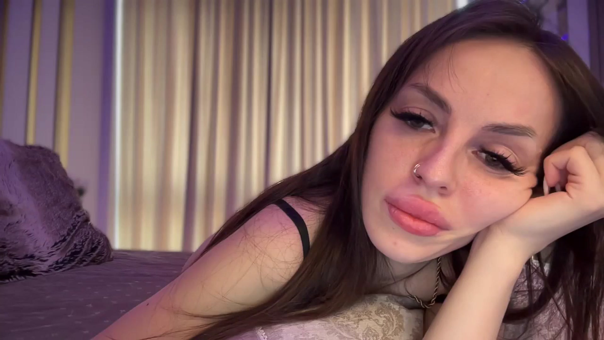 Gallery image thumbnail from UGLYGIRL_'s myfreecams stream on, 11/17/2024, 07:28 image 7 of 20