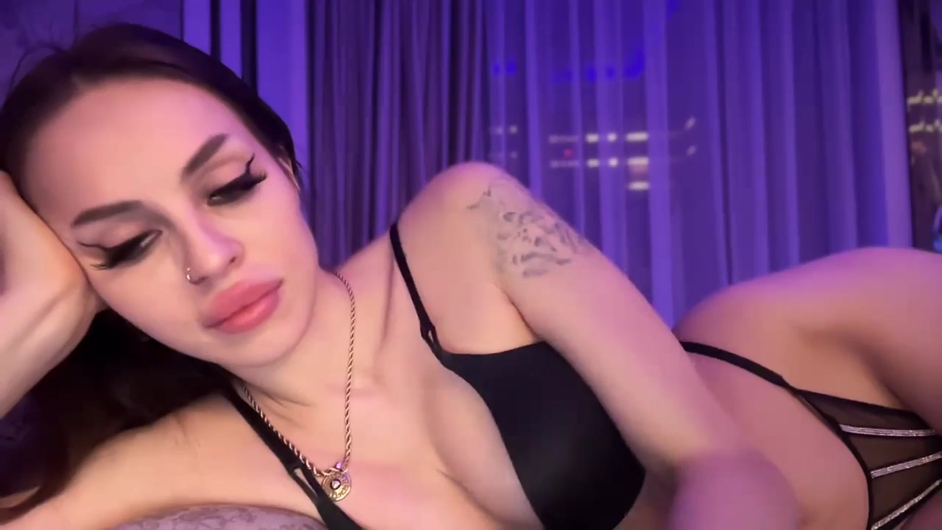 Gallery image thumbnail from UGLYGIRL_'s myfreecams stream on, 11/19/2024, 04:19 image 7 of 20