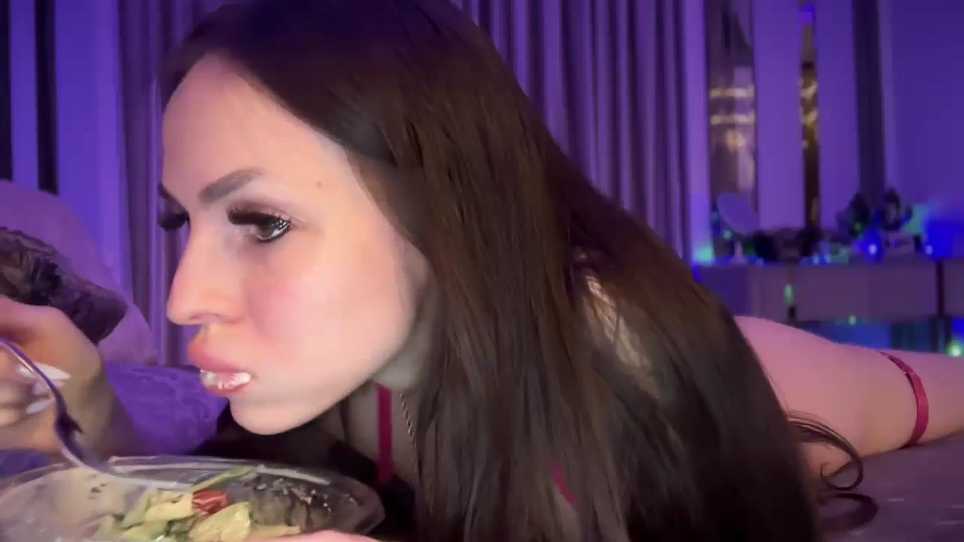 Gallery image thumbnail from UGLYGIRL_'s myfreecams stream on, 11/21/2024, 20:36 image 16 of 20
