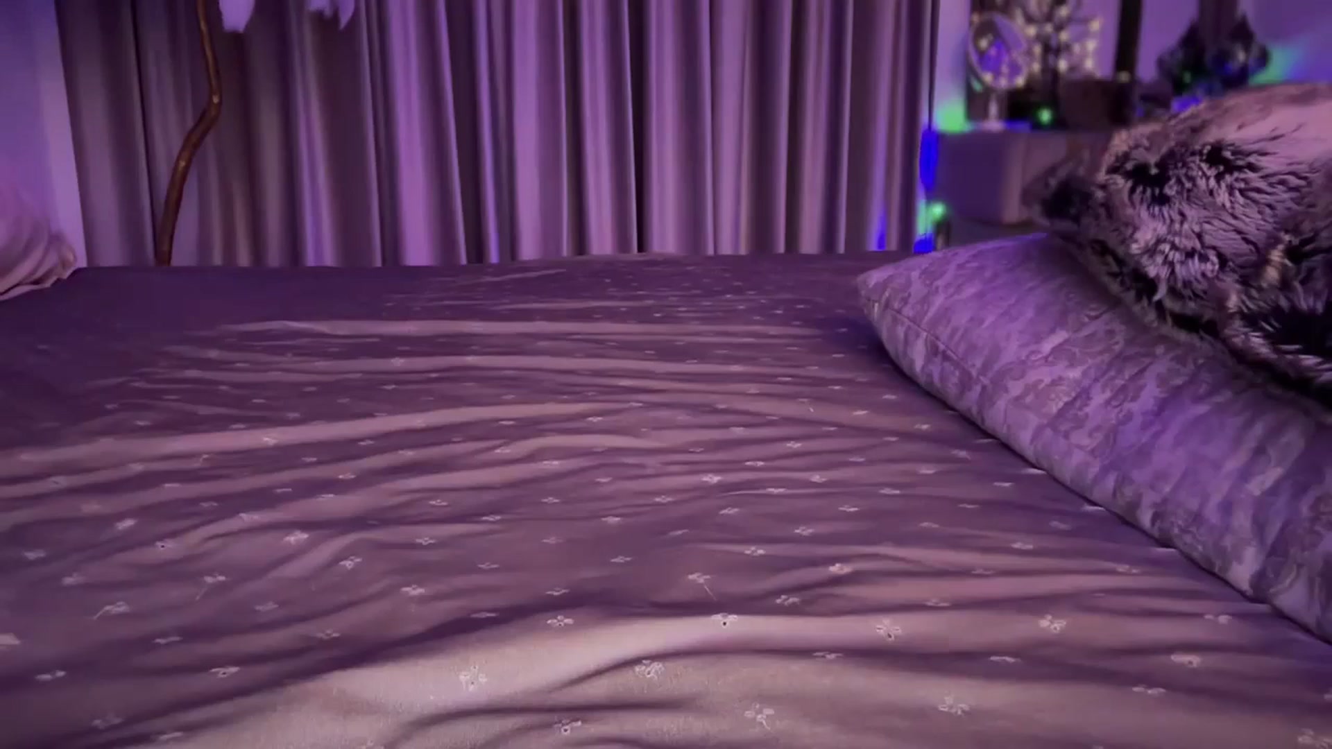 Gallery image thumbnail from UGLYGIRL_'s myfreecams stream on, 11/27/2024, 22:36 image 16 of 20