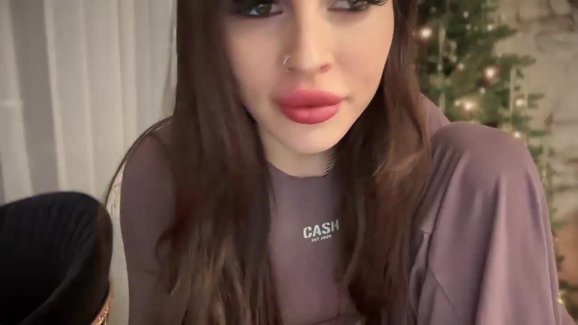 Gallery image thumbnail from UGLYGIRL_'s myfreecams stream on, 12/10/2024, 22:23 image 10 of 20