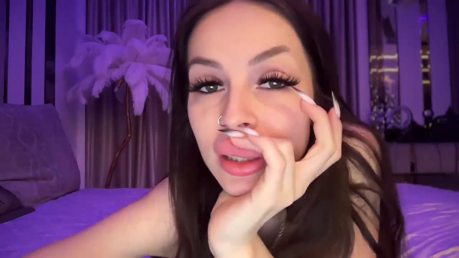 Gallery image thumbnail from UGLYGIRL_'s myfreecams stream on, 12/12/2024, 22:23 image 6 of 20