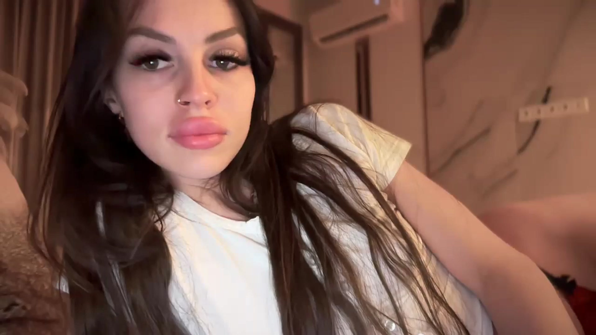 Gallery image thumbnail from UGLYGIRL_'s myfreecams stream on, 12/14/2024, 21:05 image 11 of 20