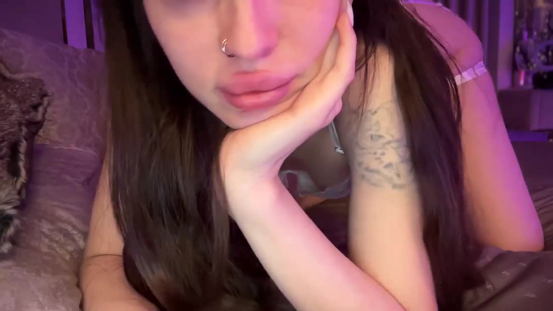 Gallery image thumbnail from UGLYGIRL_'s myfreecams stream on, 12/18/2024, 02:24 image 3 of 20