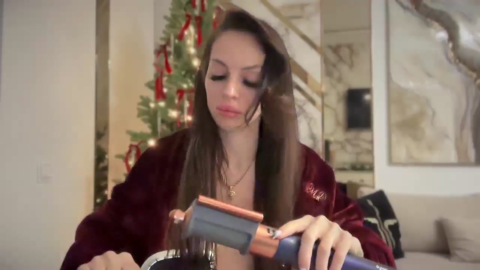 Gallery image thumbnail from UGLYGIRL_'s myfreecams stream on, 12/19/2024, 21:44 image 14 of 20