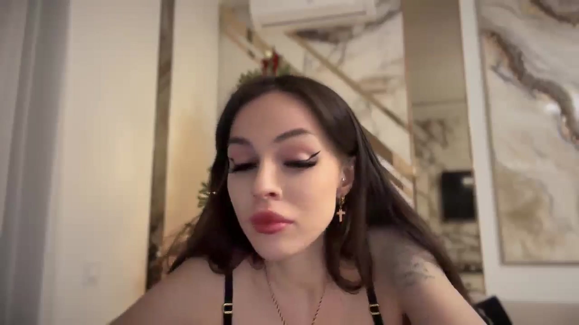 Gallery image thumbnail from UGLYGIRL_'s myfreecams stream on, 12/19/2024, 23:46 image 2 of 20
