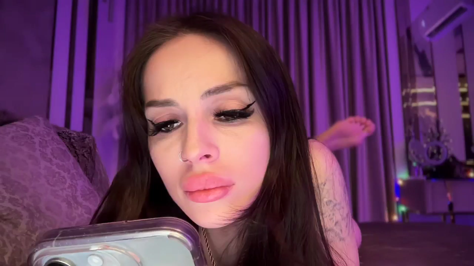 Gallery image thumbnail from UGLYGIRL_'s myfreecams stream on, 12/20/2024, 24:34 image 3 of 20