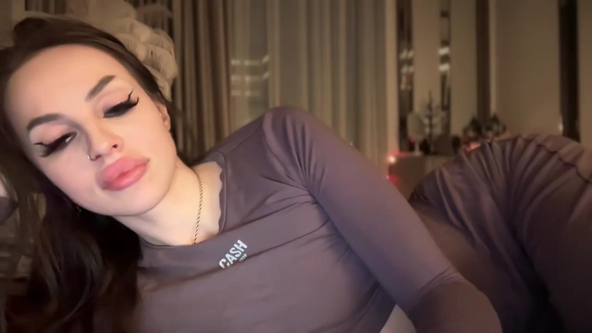 Gallery image thumbnail from UGLYGIRL_'s myfreecams stream on, 12/24/2024, 19:56 image 8 of 20