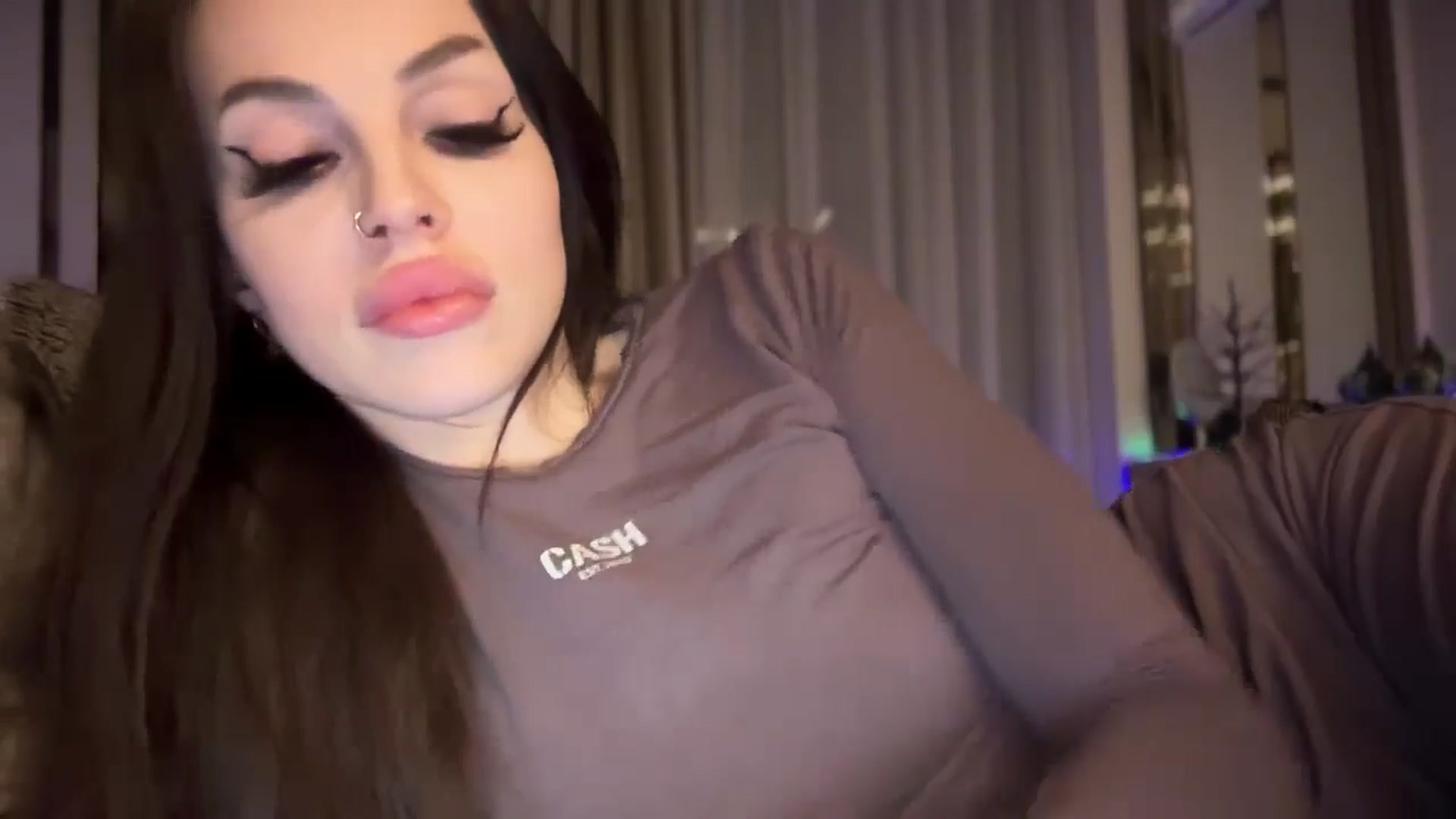 Gallery image thumbnail from UGLYGIRL_'s myfreecams stream on, 12/24/2024, 19:56 image 5 of 20