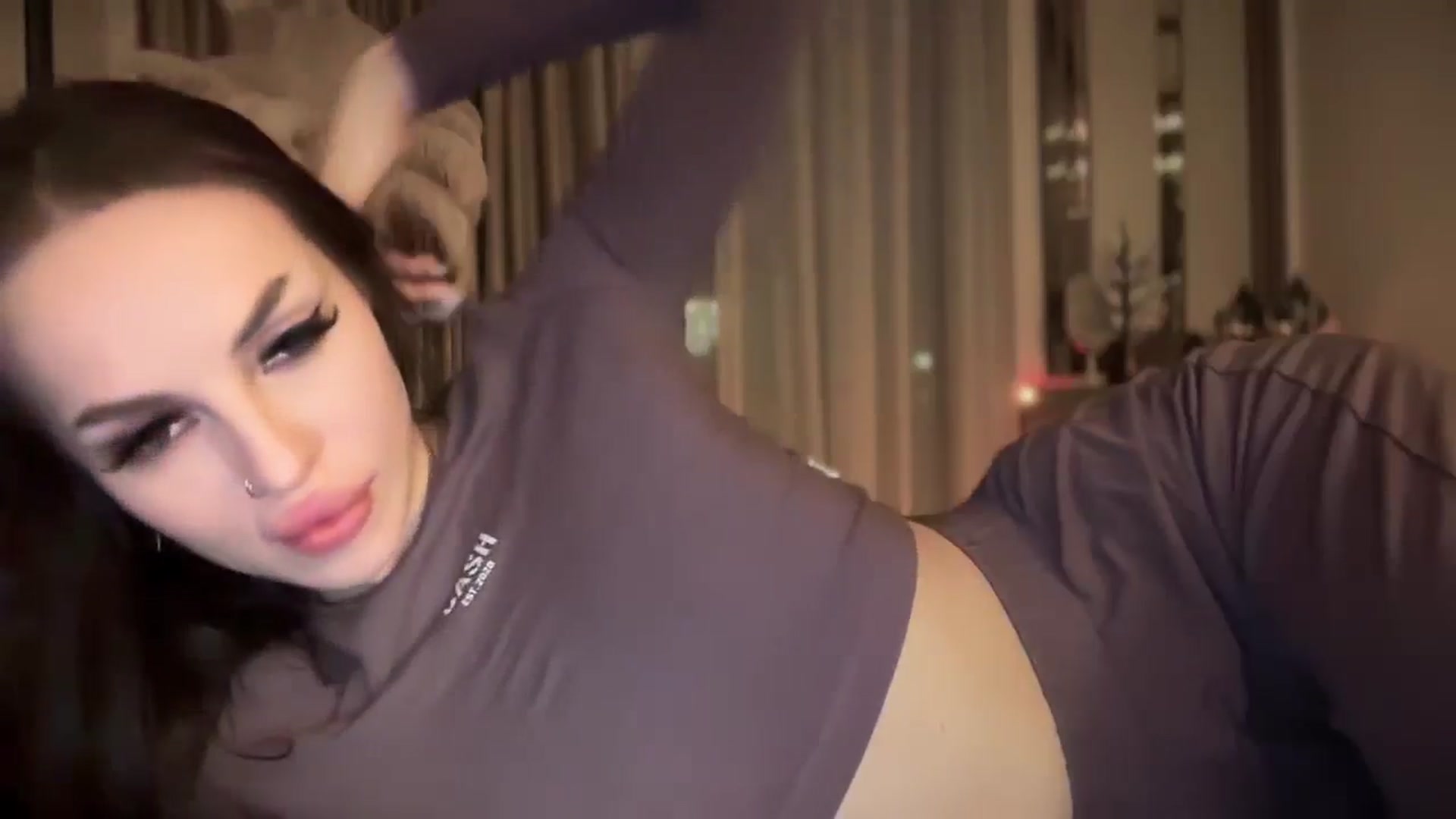 Gallery image thumbnail from UGLYGIRL_'s myfreecams stream on, 12/24/2024, 19:56 image 12 of 20