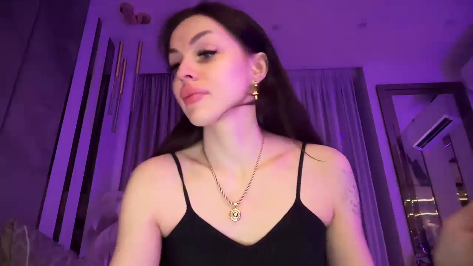 Gallery image thumbnail from UGLYGIRL_'s myfreecams stream on, 01/02/2025, 23:11 image 7 of 20
