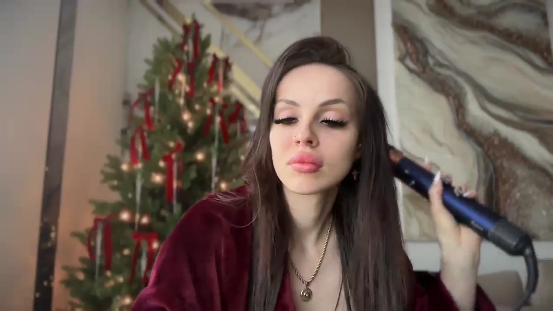 Gallery image thumbnail from UGLYGIRL_'s myfreecams stream on, 01/08/2025, 08:06 image 6 of 20
